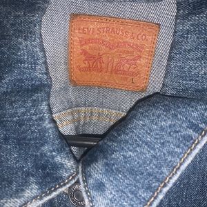 Levi jean jacket in size large!